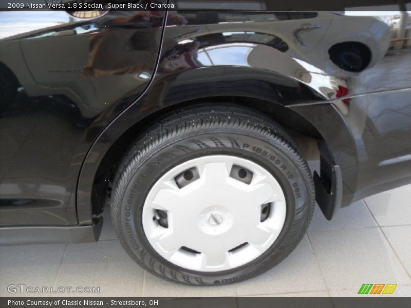Super Black / Charcoal 2009 Nissan Versa 1.8 S Sedan
