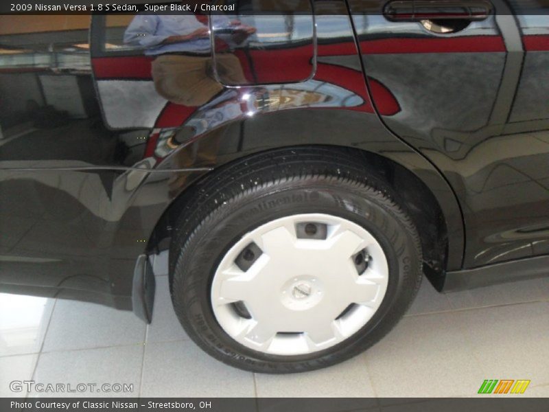 Super Black / Charcoal 2009 Nissan Versa 1.8 S Sedan