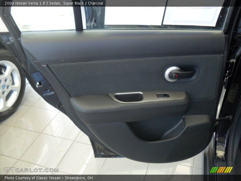 Super Black / Charcoal 2009 Nissan Versa 1.8 S Sedan