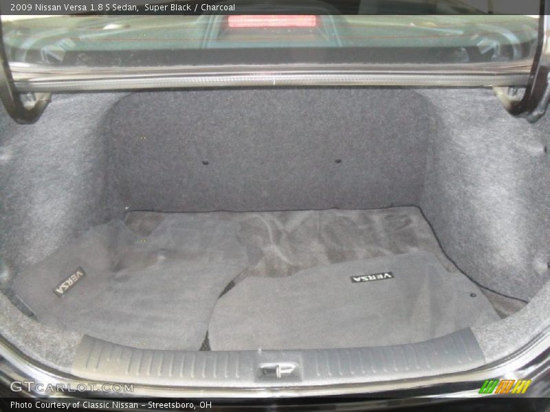 Super Black / Charcoal 2009 Nissan Versa 1.8 S Sedan