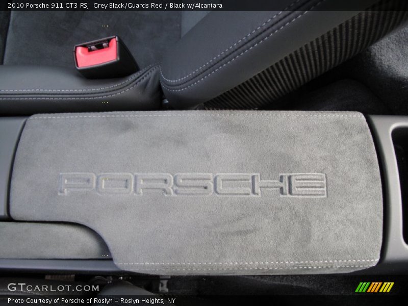 Porsche logo embossed armrest - 2010 Porsche 911 GT3 RS