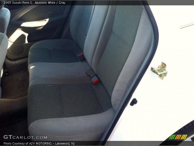 Absolute White / Gray 2005 Suzuki Reno S