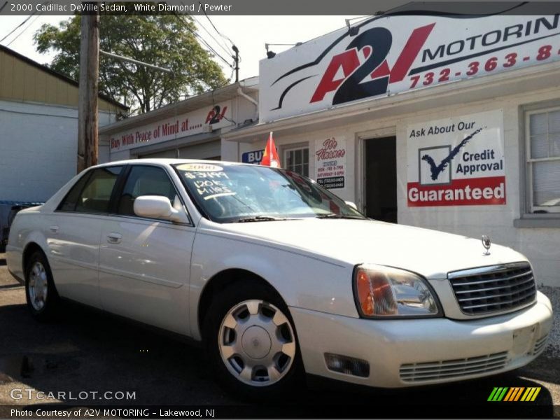 White Diamond / Pewter 2000 Cadillac DeVille Sedan