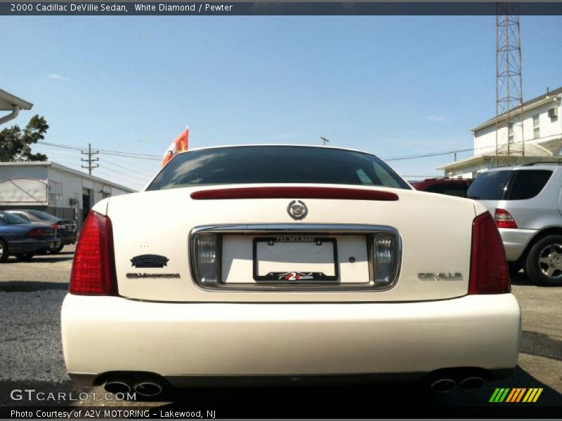 White Diamond / Pewter 2000 Cadillac DeVille Sedan