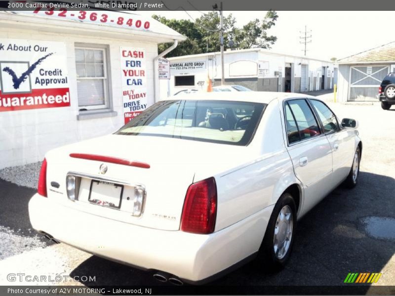 White Diamond / Pewter 2000 Cadillac DeVille Sedan