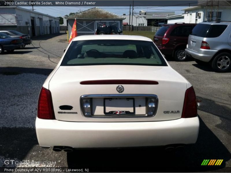 White Diamond / Pewter 2000 Cadillac DeVille Sedan