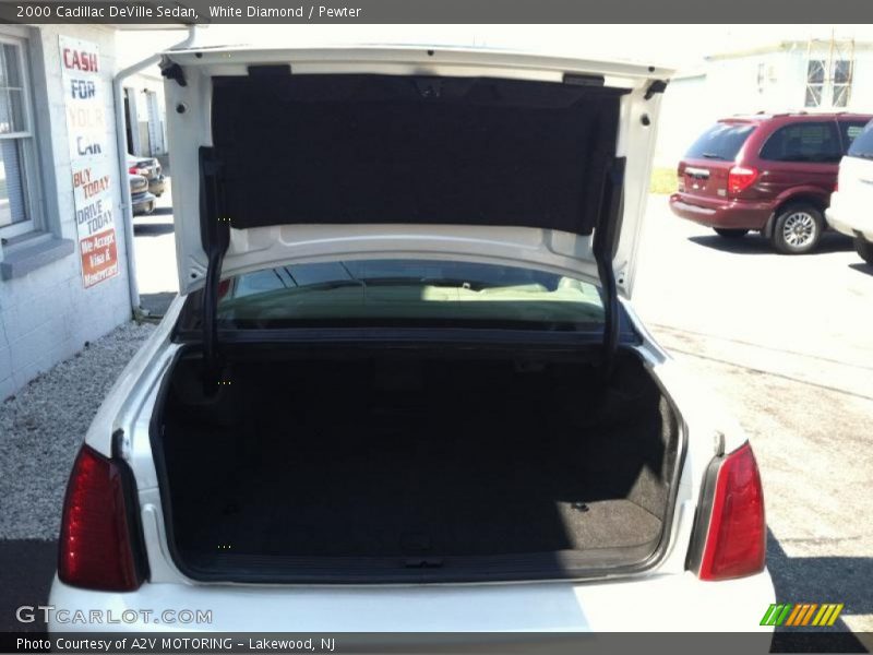 White Diamond / Pewter 2000 Cadillac DeVille Sedan