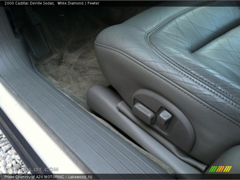 White Diamond / Pewter 2000 Cadillac DeVille Sedan