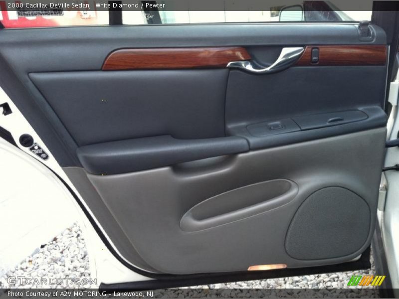 White Diamond / Pewter 2000 Cadillac DeVille Sedan