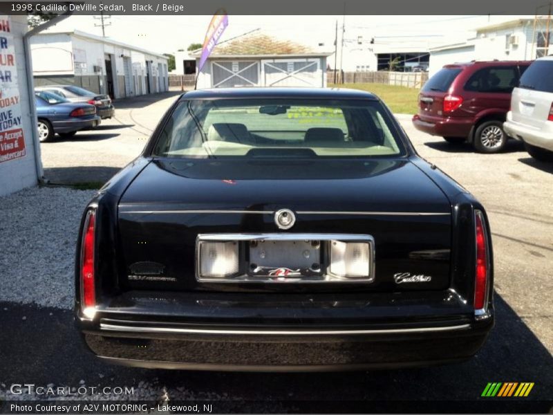 Black / Beige 1998 Cadillac DeVille Sedan