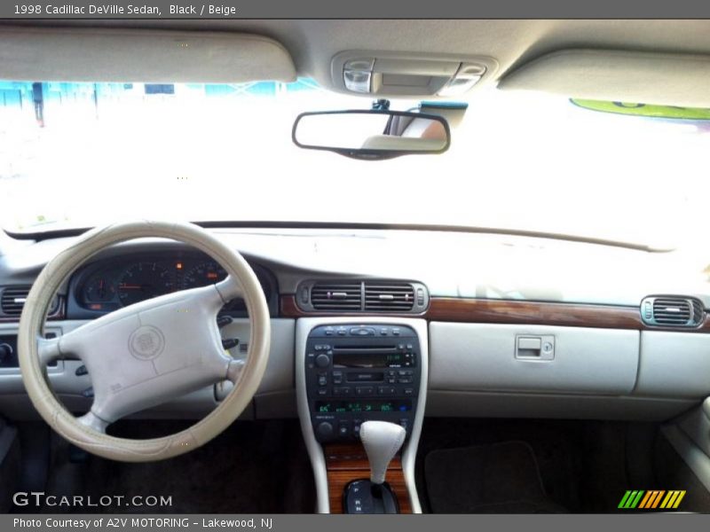 Black / Beige 1998 Cadillac DeVille Sedan