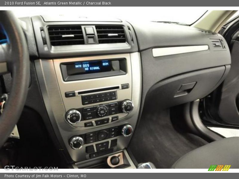 Atlantis Green Metallic / Charcoal Black 2010 Ford Fusion SE