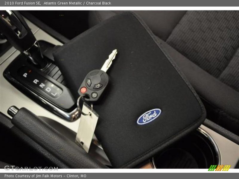 Atlantis Green Metallic / Charcoal Black 2010 Ford Fusion SE