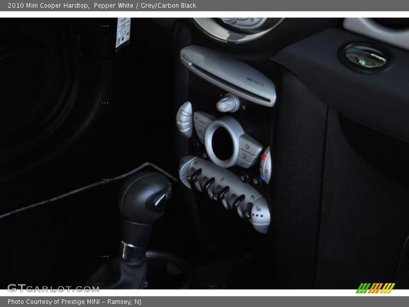 Pepper White / Grey/Carbon Black 2010 Mini Cooper Hardtop