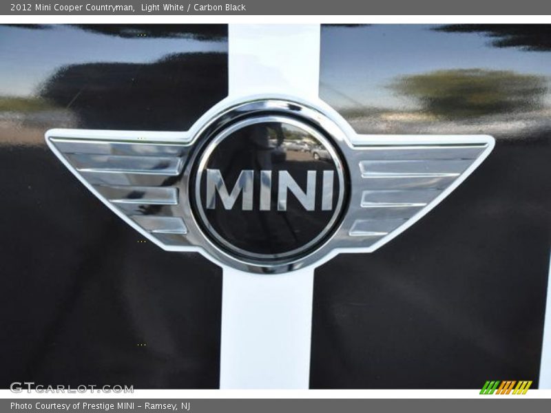 Light White / Carbon Black 2012 Mini Cooper Countryman