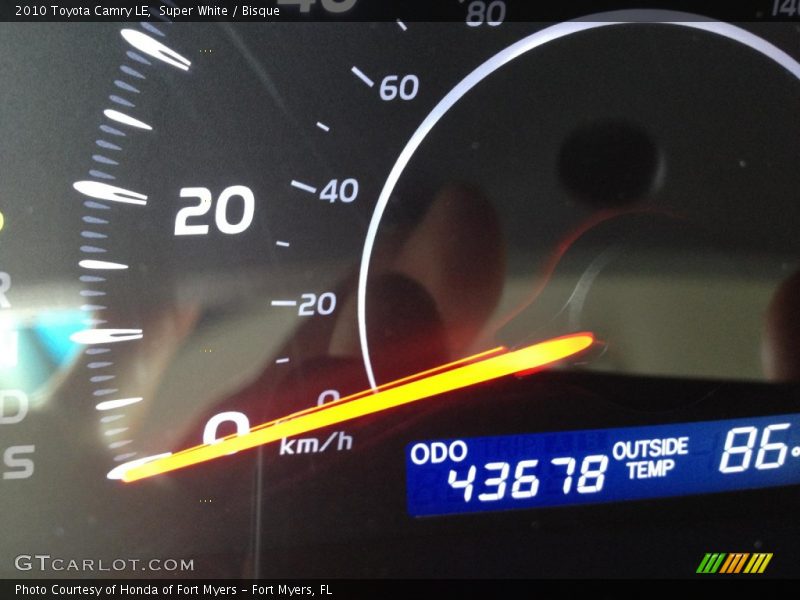 Super White / Bisque 2010 Toyota Camry LE