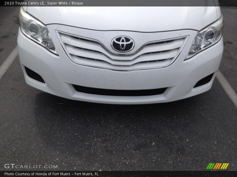 Super White / Bisque 2010 Toyota Camry LE