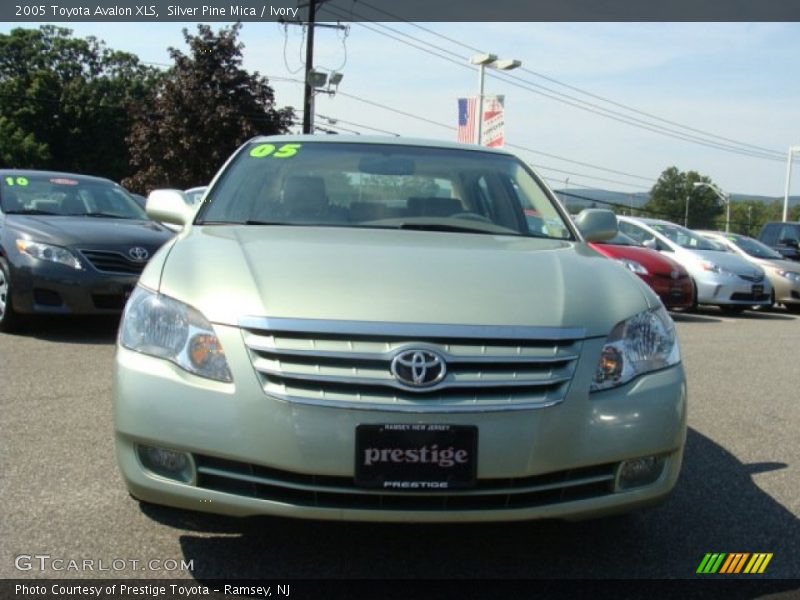 Silver Pine Mica / Ivory 2005 Toyota Avalon XLS