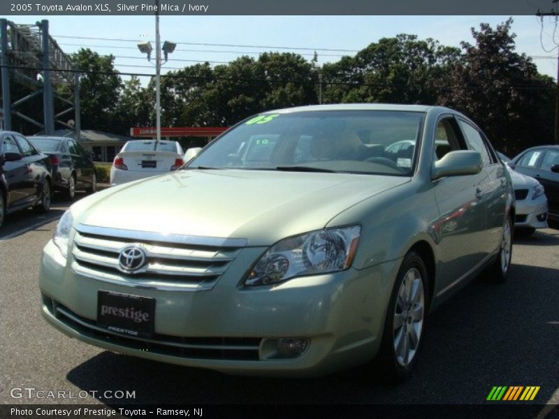 Silver Pine Mica / Ivory 2005 Toyota Avalon XLS