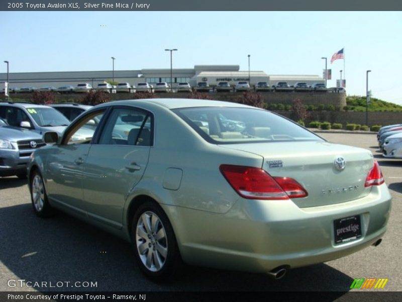 Silver Pine Mica / Ivory 2005 Toyota Avalon XLS