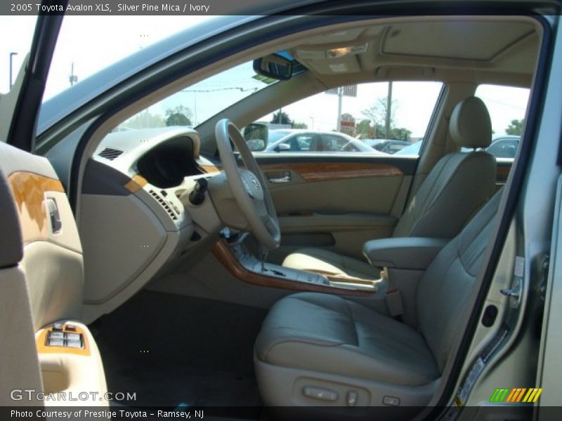 Silver Pine Mica / Ivory 2005 Toyota Avalon XLS