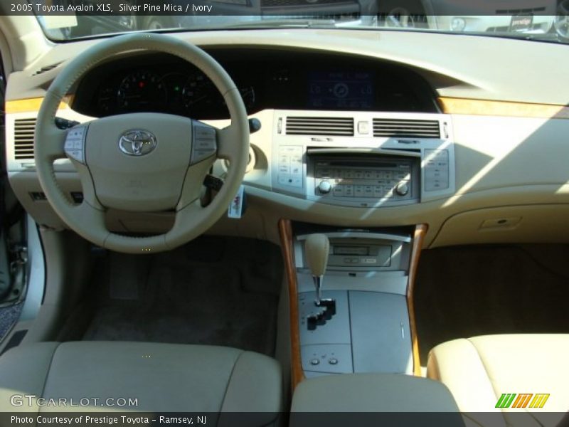Silver Pine Mica / Ivory 2005 Toyota Avalon XLS