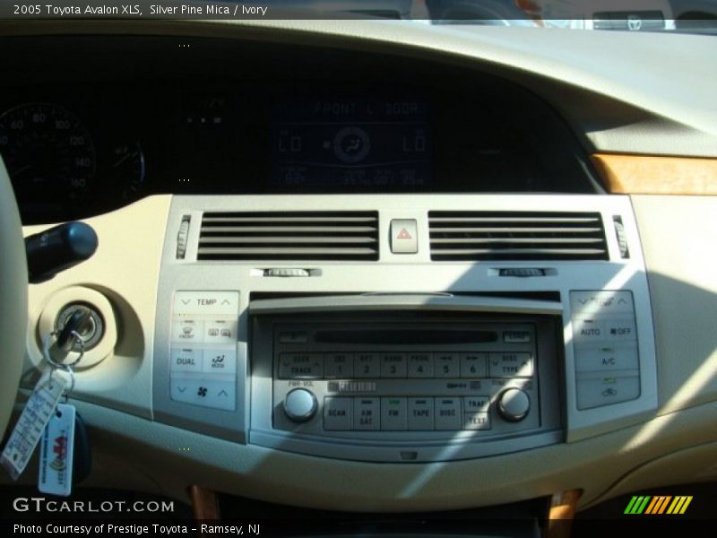 Silver Pine Mica / Ivory 2005 Toyota Avalon XLS