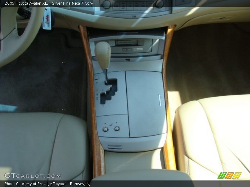 Silver Pine Mica / Ivory 2005 Toyota Avalon XLS