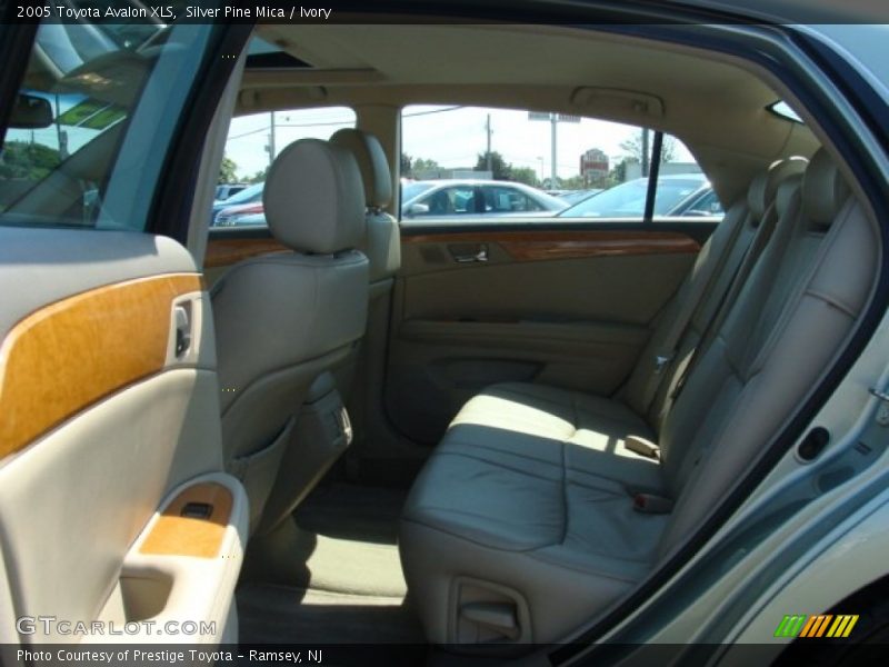 Silver Pine Mica / Ivory 2005 Toyota Avalon XLS