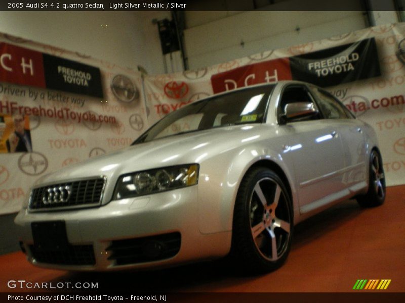 Light Silver Metallic / Silver 2005 Audi S4 4.2 quattro Sedan
