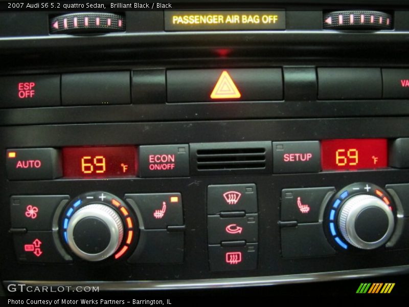 Controls of 2007 S6 5.2 quattro Sedan