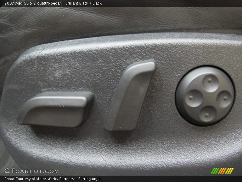 Controls of 2007 S6 5.2 quattro Sedan