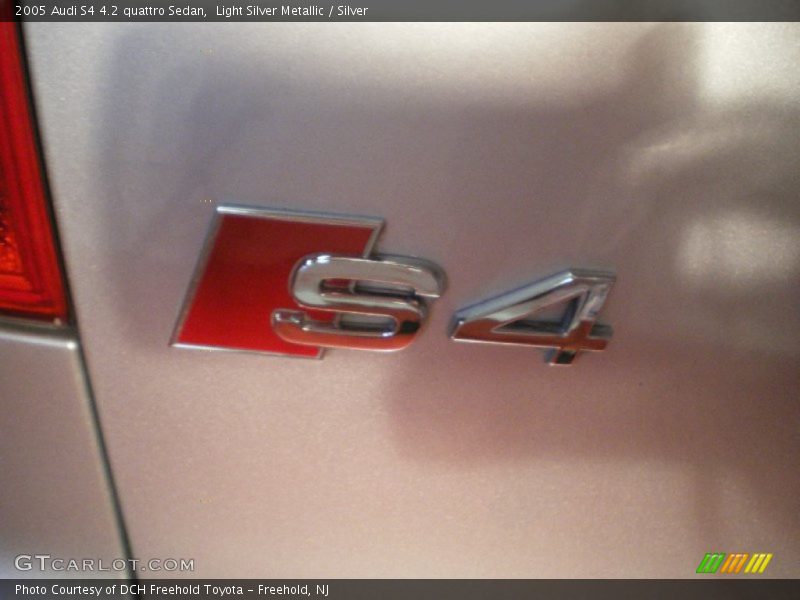 S4 - 2005 Audi S4 4.2 quattro Sedan