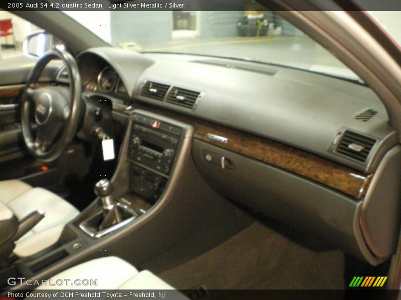 Light Silver Metallic / Silver 2005 Audi S4 4.2 quattro Sedan