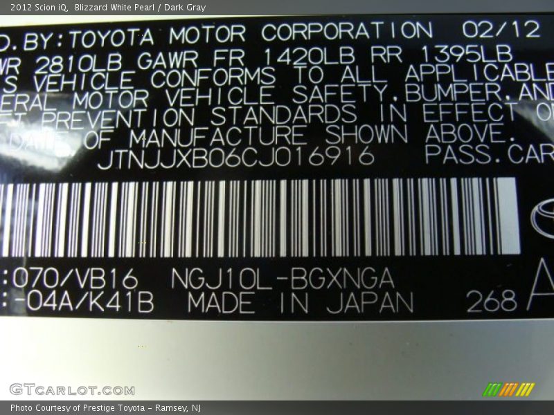 Blizzard White Pearl / Dark Gray 2012 Scion iQ