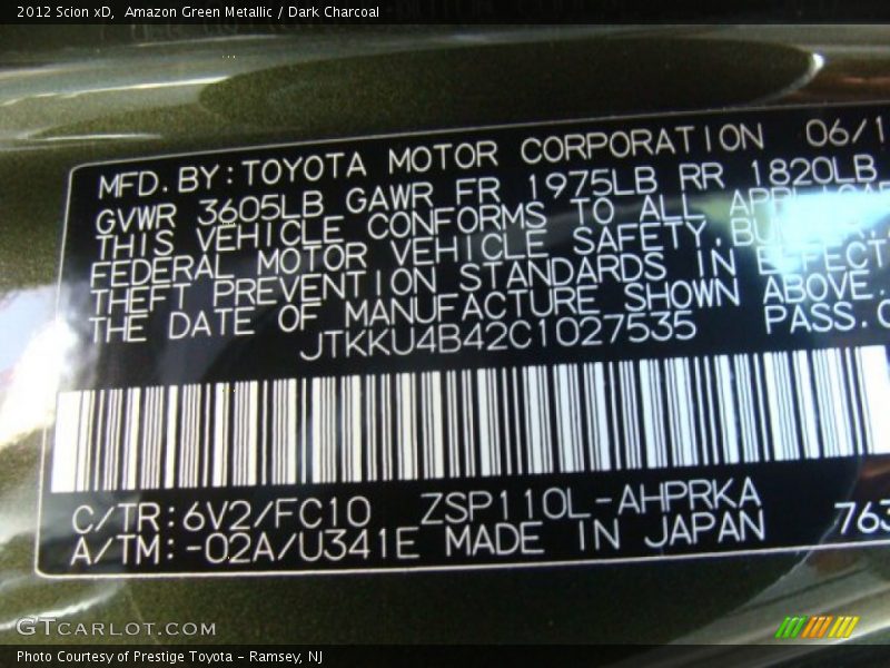 Amazon Green Metallic / Dark Charcoal 2012 Scion xD