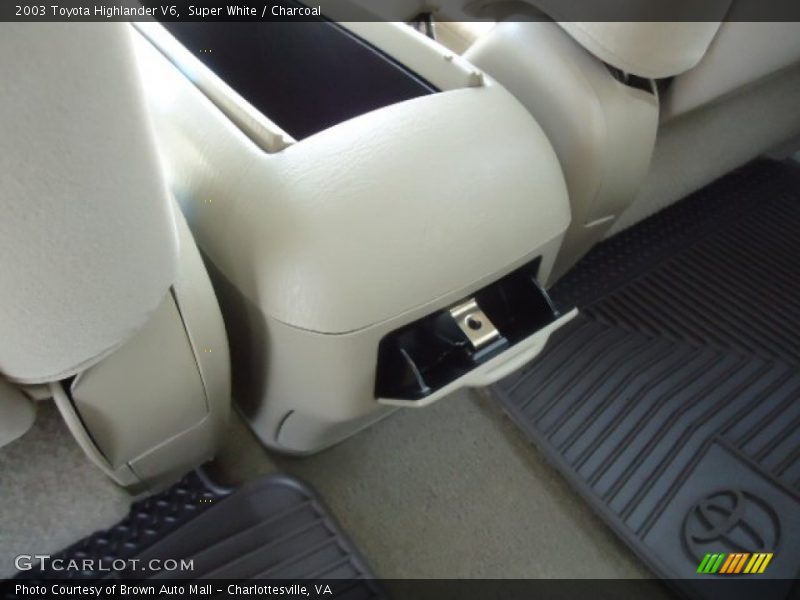 Super White / Charcoal 2003 Toyota Highlander V6