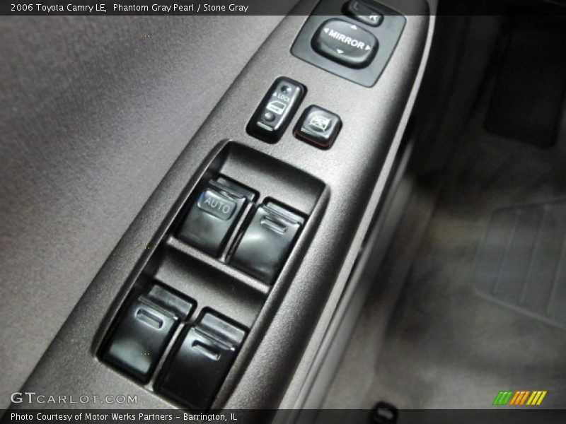 Controls of 2006 Camry LE