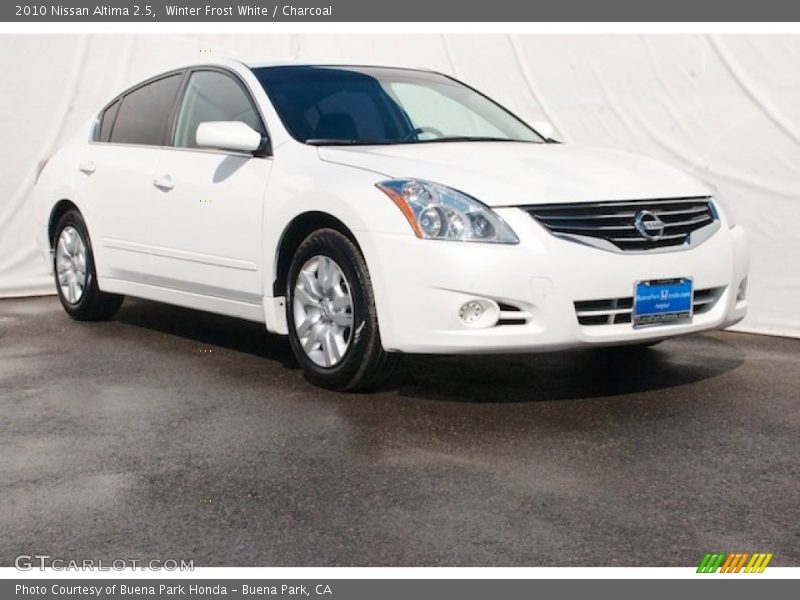 Winter Frost White / Charcoal 2010 Nissan Altima 2.5