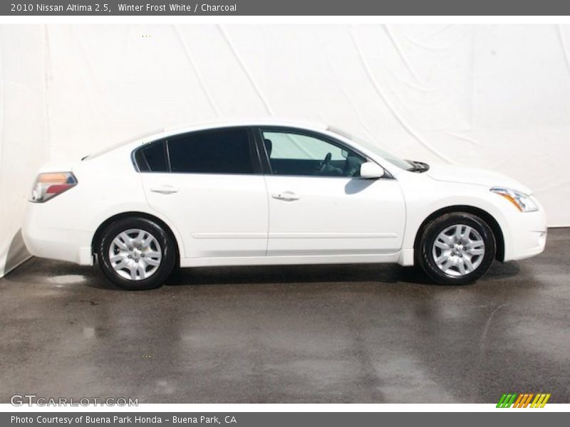 Winter Frost White / Charcoal 2010 Nissan Altima 2.5