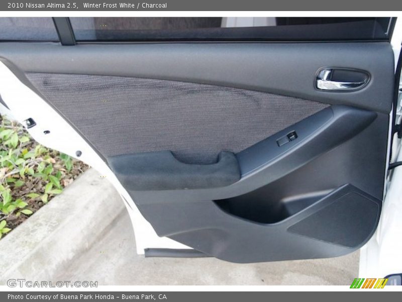 Winter Frost White / Charcoal 2010 Nissan Altima 2.5