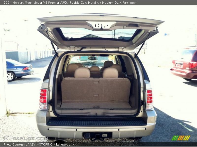 Pueblo Gold Metallic / Medium Dark Parchment 2004 Mercury Mountaineer V8 Premier AWD