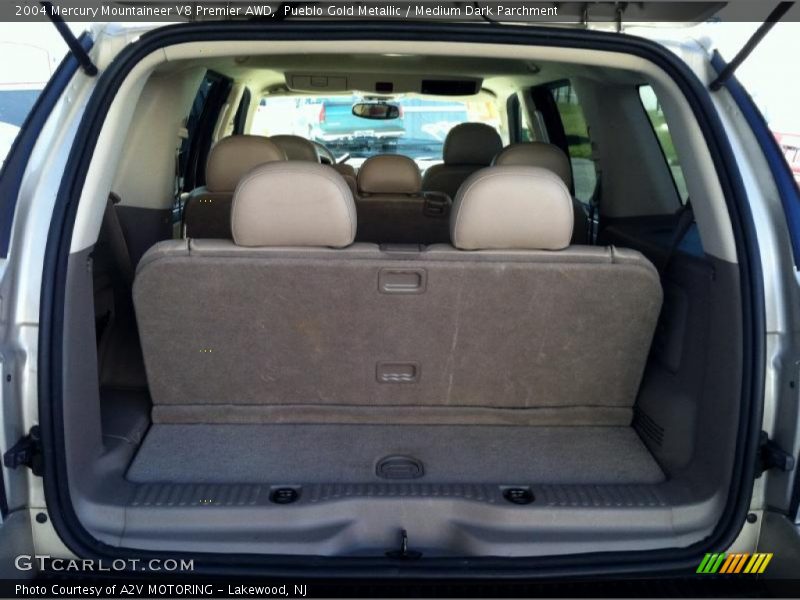 Pueblo Gold Metallic / Medium Dark Parchment 2004 Mercury Mountaineer V8 Premier AWD