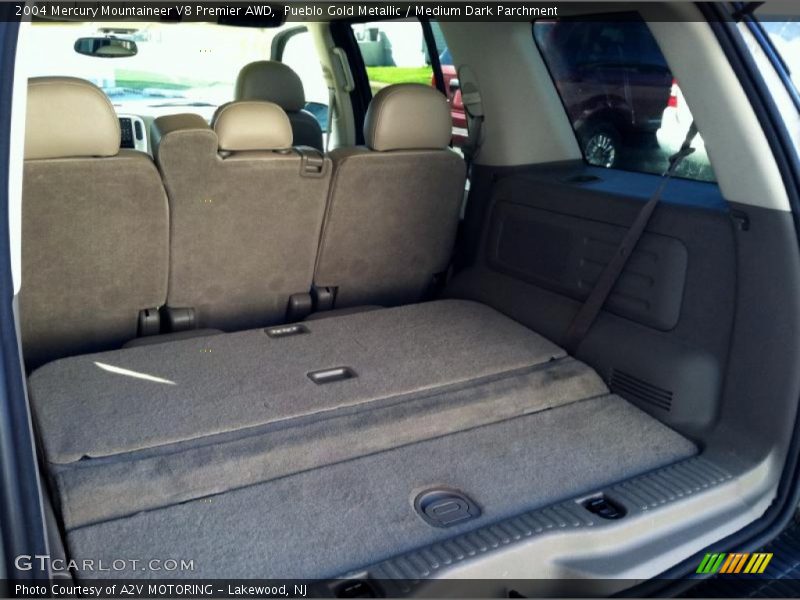 Pueblo Gold Metallic / Medium Dark Parchment 2004 Mercury Mountaineer V8 Premier AWD