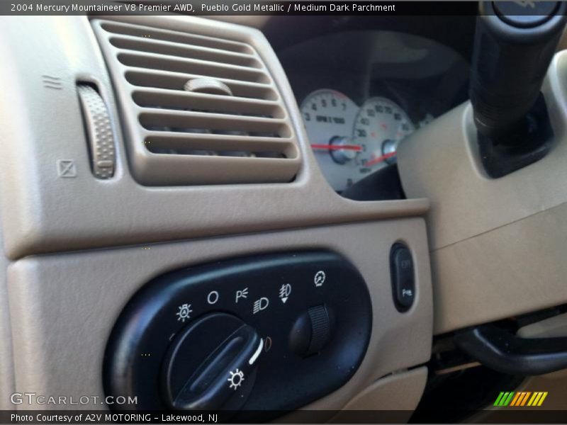 Pueblo Gold Metallic / Medium Dark Parchment 2004 Mercury Mountaineer V8 Premier AWD