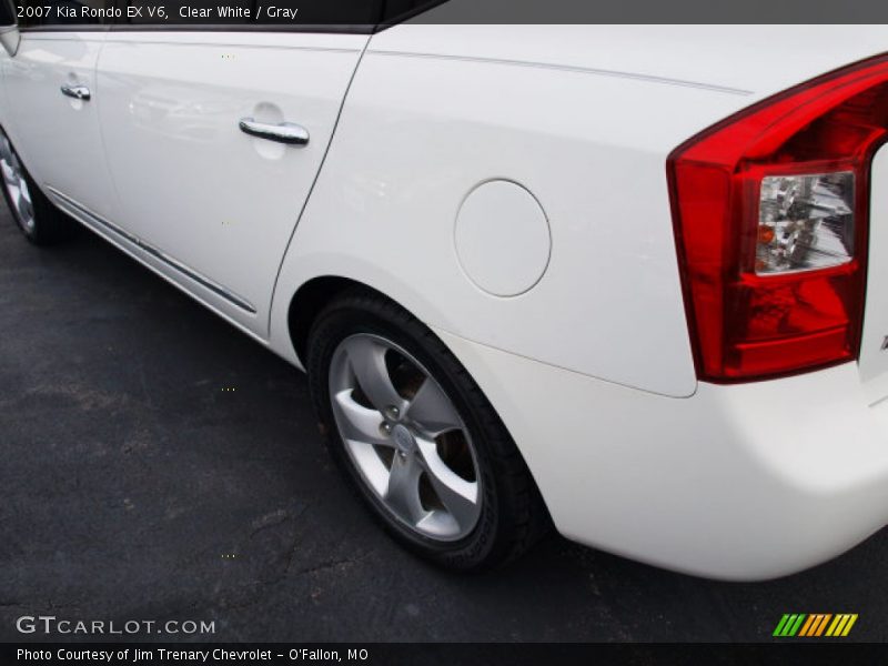 Clear White / Gray 2007 Kia Rondo EX V6