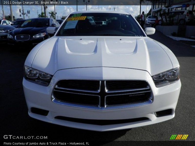 Bright White / Black 2011 Dodge Charger SE