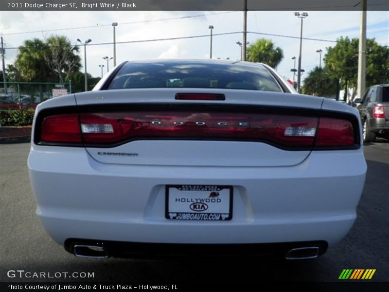 Bright White / Black 2011 Dodge Charger SE
