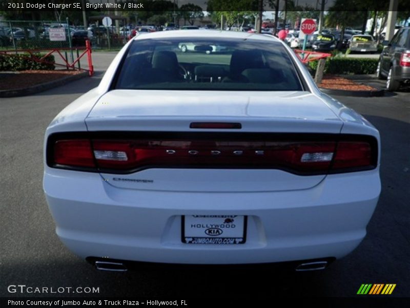 Bright White / Black 2011 Dodge Charger SE