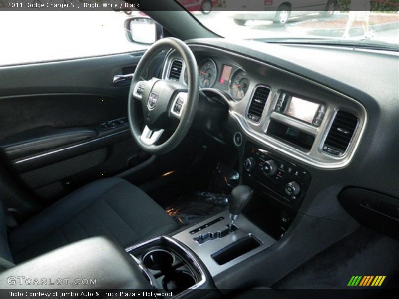 Bright White / Black 2011 Dodge Charger SE